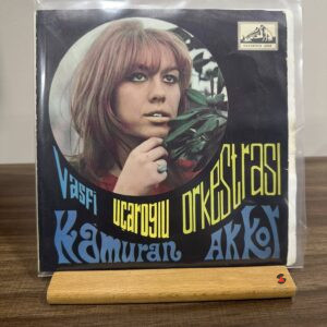 kamuran akkor – aşk eski bir yalan / kokladığım İlk ve son Çiçeksin